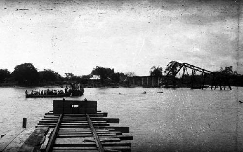 Broken bridge on Rio Grande near Unparenas