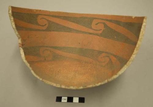 Bowl -scroll-like decoration inside