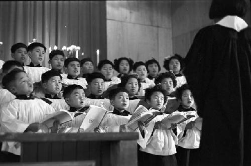 Children singing in choir