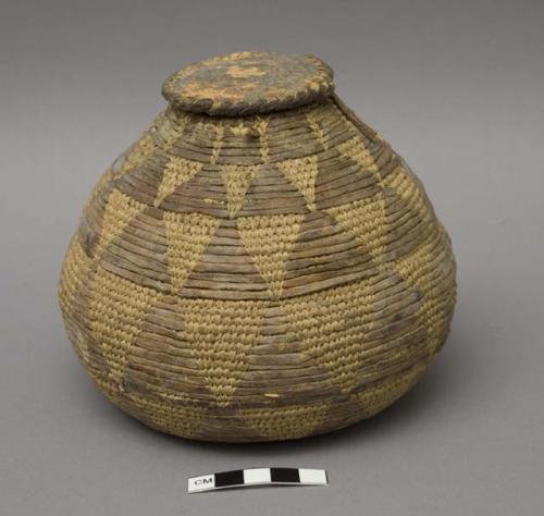 Basket with cover, grass and leather