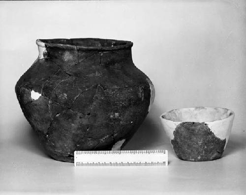Pottery vessels from Tumulu I