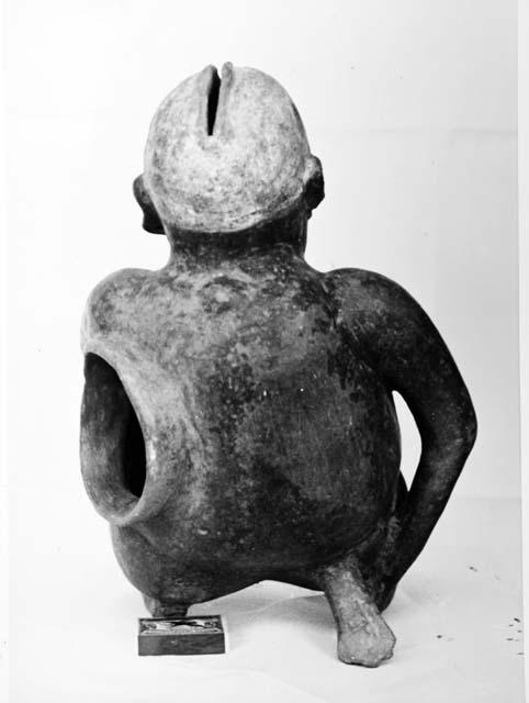 Kneeling human effigy figure