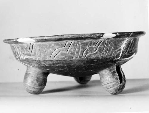 Plumbate bowl, incised, tripod legs