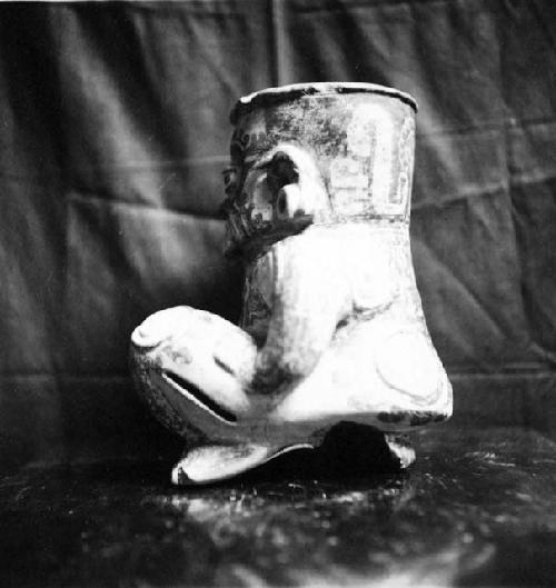 Kneeling human effigy figure