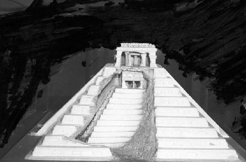 Model in room 34 of Maya Temple, El Castillo