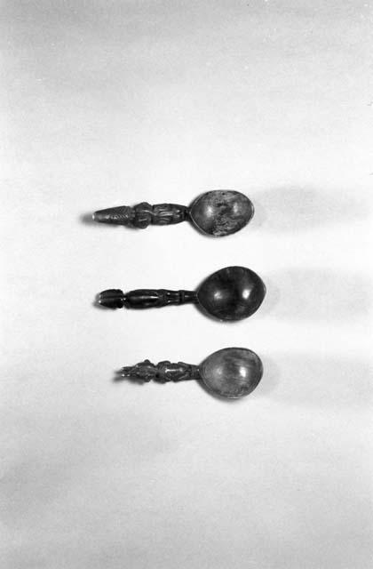 3 spoons showing copulating pairs