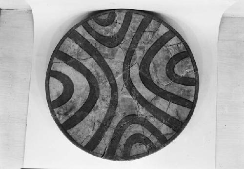 Polychrome plate with ring base, from grave 1, number 298