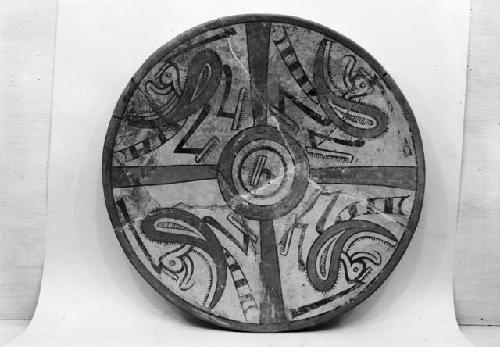 Polychrome plate with ring base, from grave 1, numbers 299, 339