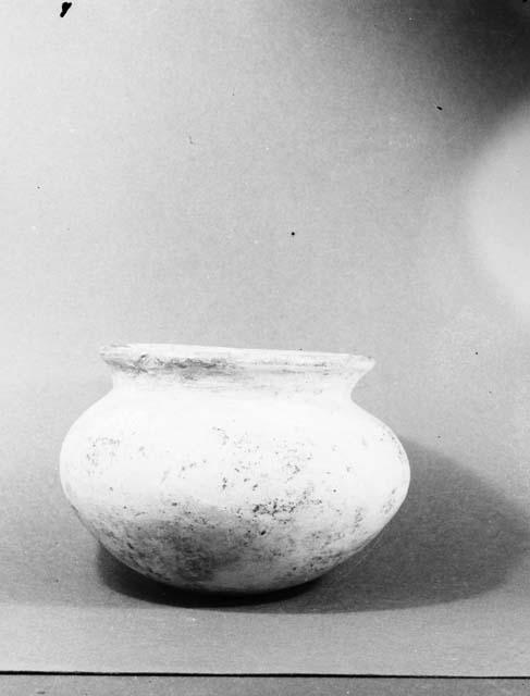 Red on white jar with flaring neck, from Grave 32, number 208