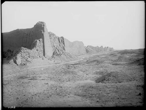 Encircling northwest wall and the beginning of northeast wall of the Cabildo group