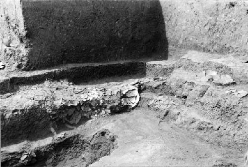 Mound E-III-3; Tomb 2; Southwest corner