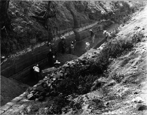 Laborers at El Cauce