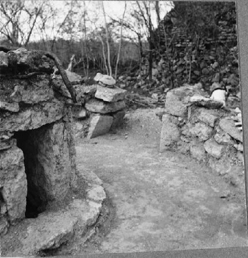 Str. H18, north doorway of superstructure and central shrine