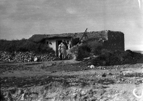 Flat roofed house with Afarai