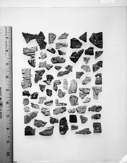 Fragments of jade, plaques and flat ornaments