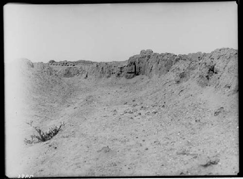 Remains of narrow passageway and decorated wall. Tschudi group