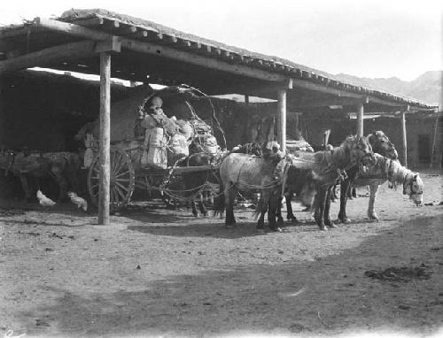 Arba in inn yard, Dabancheng