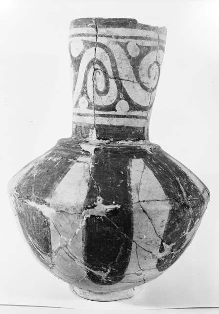 Large polychrome jar with flaring neck and ring base. Grave 5, number 10