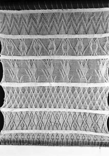 Woven part of gauze loom