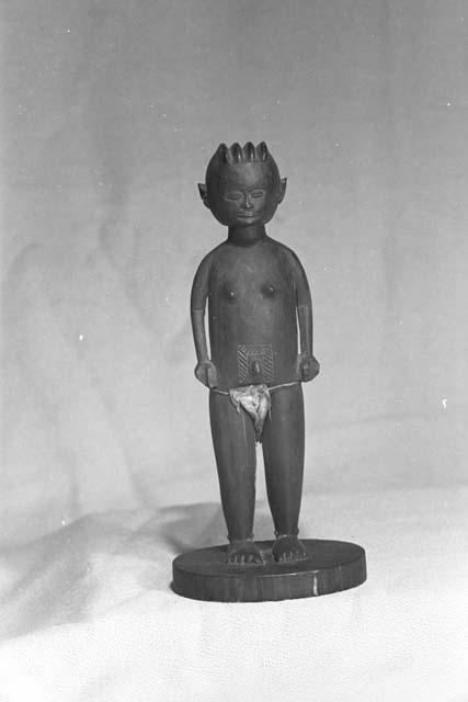 Ebony effigy used on covers of bark pails in which ancestral skulls are placed