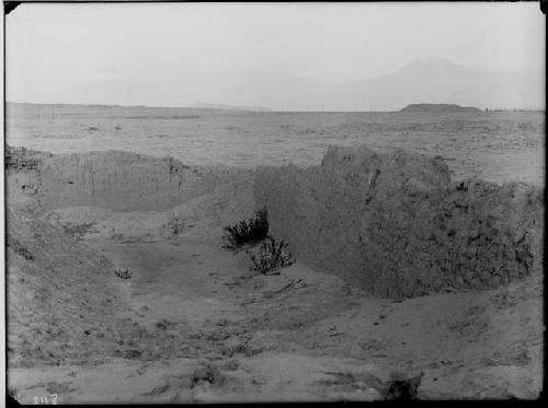 Interior southwest narrow passageway 400 meters from the edge of Trujillo plain