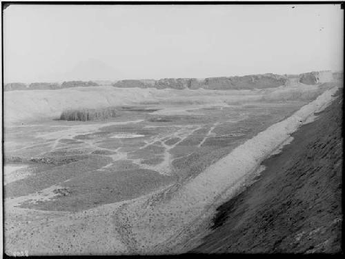 Wachake (field) south of Tschudi group. Background are southeast and southwest walls of Tschudi Group.