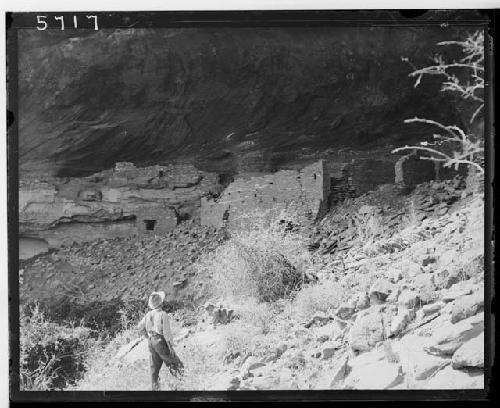 Cliff house near ford west side of Chin Lee