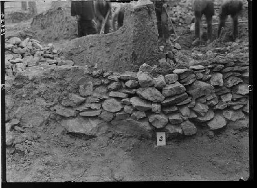 Tumulus 3, wall