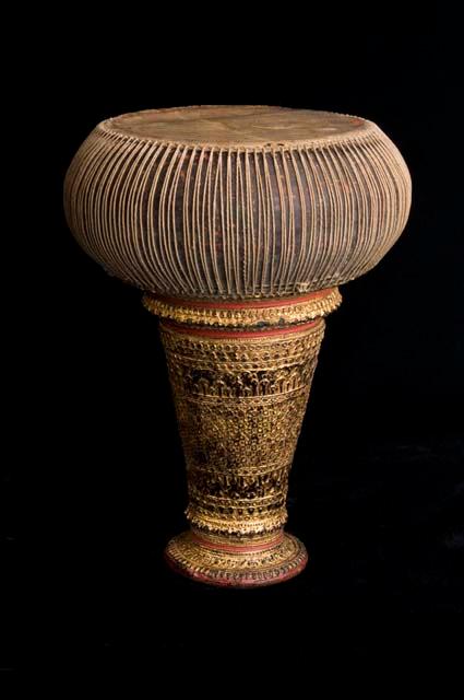 Single-headed lizard drum, pottery barrel, gold leaf decoration