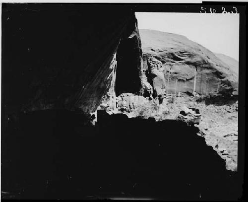 Cliff house near ford west side of Chin Lee