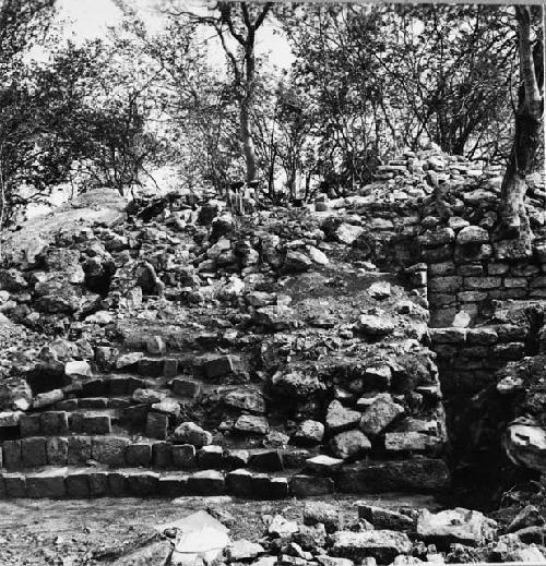 Stairway and terraces, Structure Q-95