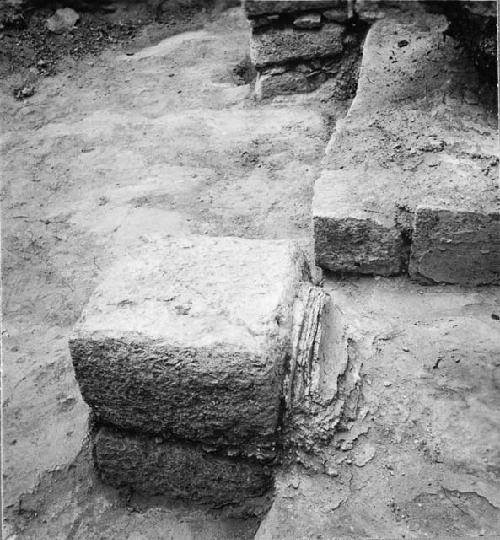 Str. Q-95. Detail of east column of doorway