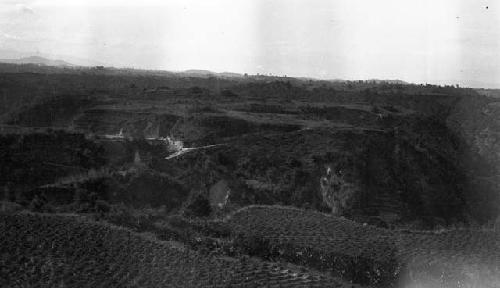 Two views of Utatlan, road