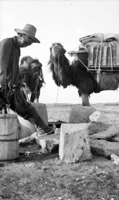 Arash filling water cask, two loaded camels