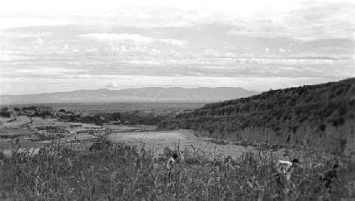 Yutaoho, Shansi, July 1935, men in grain field, landscape and clouds