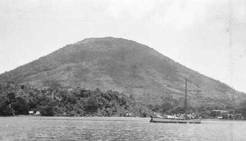 Tirgre Island, Fonseca Bay, showing native boat.