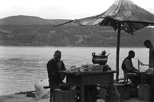 Shensi, September 1935, tea seller at T'ungkuan