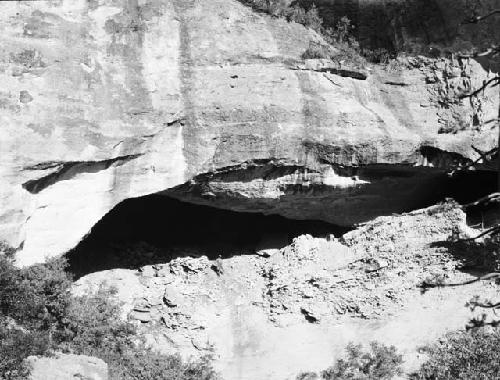 Cave in Steamboat Canyon