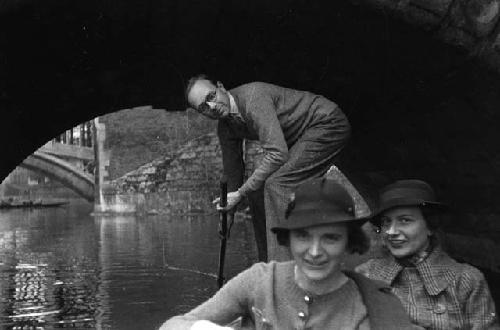 Cambridge, John and Wilma Fairbank, Tim, punting under bridge