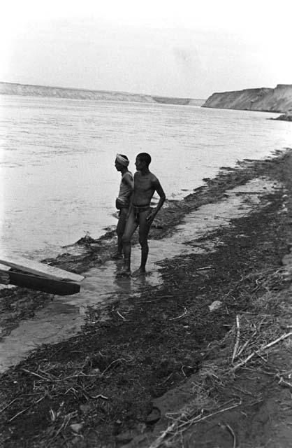 Shensi, September 1935, naked boatmen