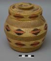 Basket with rattle lid