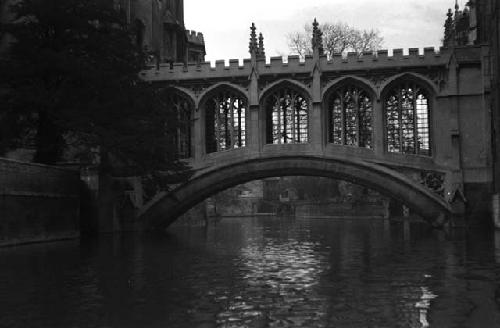 Cambridge, bridge over the river at the Backs