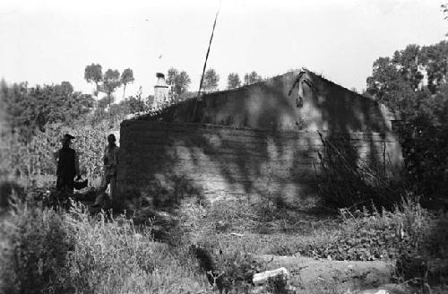 Yutaoho, Shansi, summer 1935, cruciform human effigy of straw on house-gable