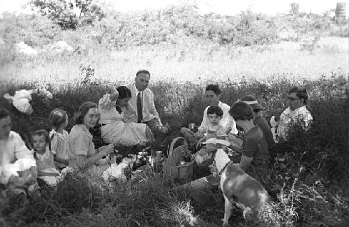 Picnic on road, Yutaoho-T'aiyuan (Taiyuan)