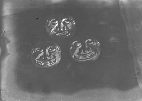 Three small gold plaques with anthropomorphic, face design, grave 1