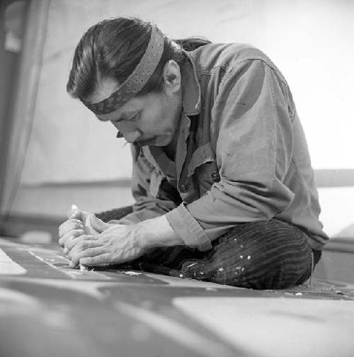 Nathan Jackson at work, carving wood