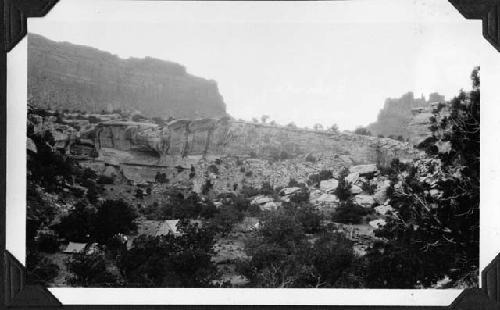 Willow Tank camp- Red Snake Cave in White ledge.