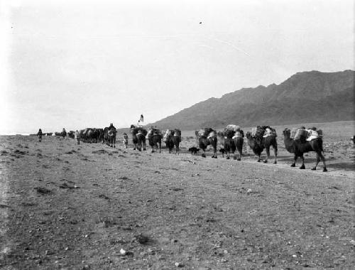 Tuhuku to Tuurksol, caravan on way up