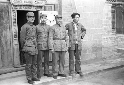 Bo Gu, Zhon Enlai, Zhu De and Mao Zedong standing in front of doorway