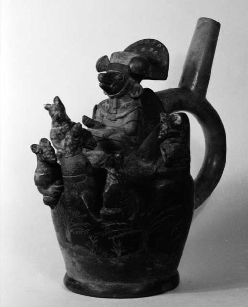 Stirrup vessel, 5 animals surrounding central figure